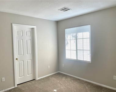 2233 Tulip Tree Street - Photo Thumbnail 23