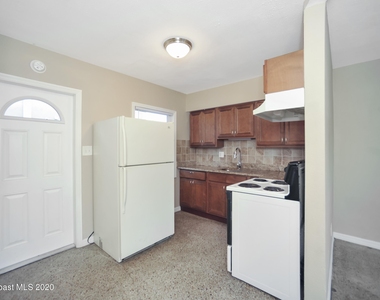 1420 Avocado Avenue - Photo Thumbnail 4
