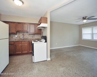 1420 Avocado Avenue - Photo Thumbnail 5