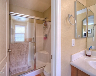 3733 E Kerry Lane - Photo Thumbnail 8