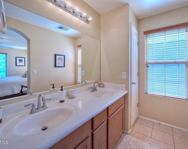 3733 E Kerry Lane - Photo Thumbnail 7