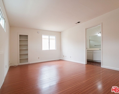 17200 Roscoe Blvd - Photo Thumbnail 11