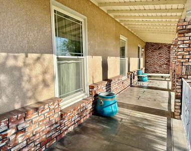 1120 S Clovis Ave - Photo Thumbnail 3