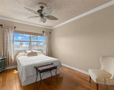 880 Mandalay Avenue - Photo Thumbnail 25