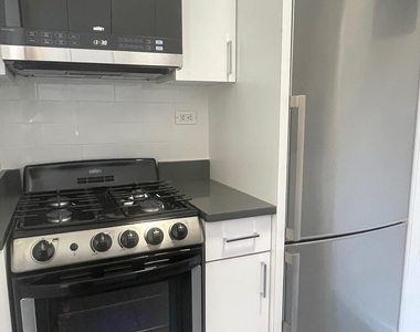 166 West 72nd Street - Photo Thumbnail 7