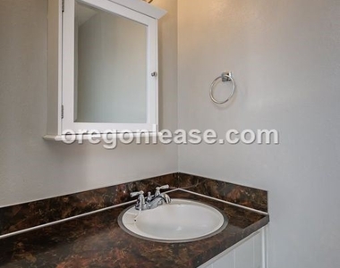 2222 Monterey Ln - Photo Thumbnail 8