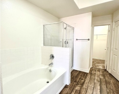 9104 Hampstead Avenue - Photo Thumbnail 16