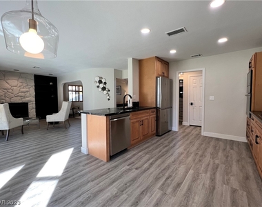 3156 Shadow Bluff Avenue - Photo Thumbnail 14