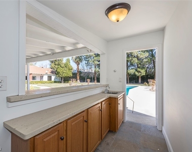 1111 Rancho Circle - Photo Thumbnail 9