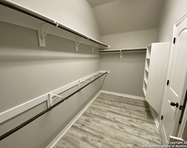 251 Parkview Terrace - Photo Thumbnail 12