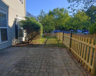 814 Estuary Dr - Photo Thumbnail 2