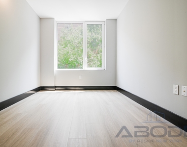 250 Winthrop Street - Photo Thumbnail 3