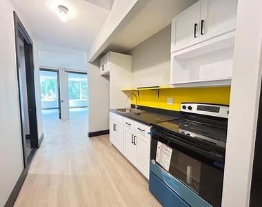 250 Winthrop Street - Photo Thumbnail 1
