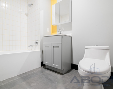 250 Winthrop Street - Photo Thumbnail 12