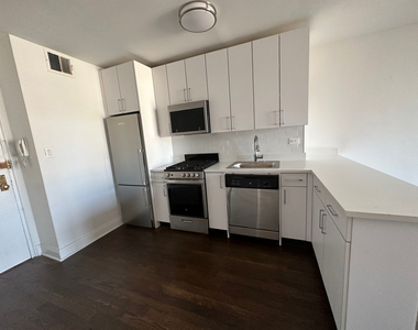 165 East 35th Street - Photo Thumbnail 5