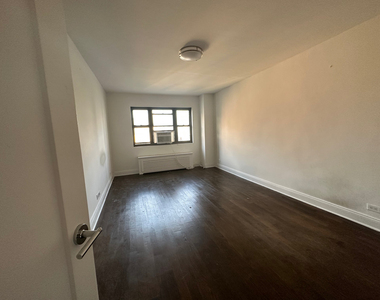 165 East 35th Street - Photo Thumbnail 1