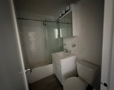 165 East 35th Street - Photo Thumbnail 3