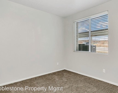 1695 S Grand Fork Way - Photo Thumbnail 9