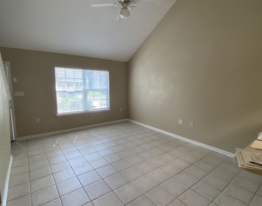 2740 W Tharpe Street - Photo Thumbnail 1