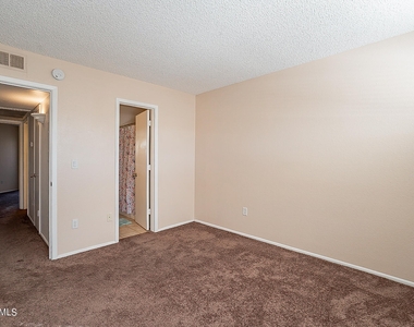 11640 N 51st Avenue - Photo Thumbnail 12