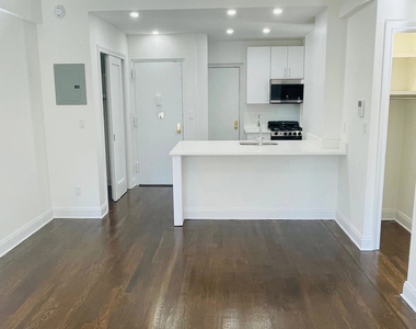 156 East 37th Street, 4D - Photo Thumbnail 3