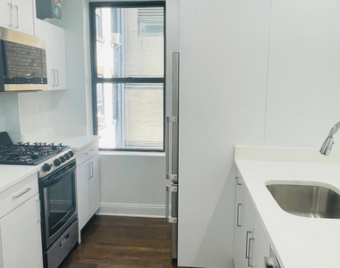 156 East 37th Street, 4D - Photo Thumbnail 4