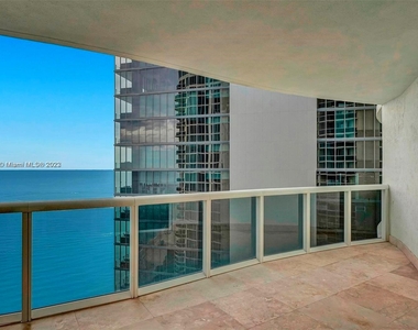 17201 Collins Ave+den - Photo Thumbnail 19