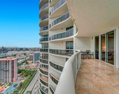 17201 Collins Ave+den - Photo Thumbnail 16