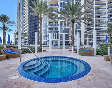 17201 Collins Ave+den - Photo Thumbnail 31