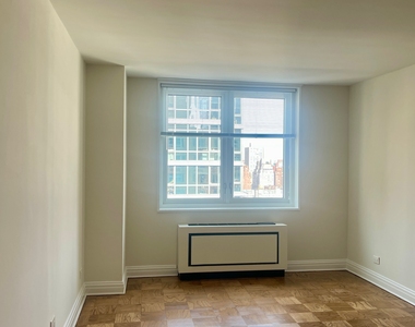  E 71 Street - Photo Thumbnail 7