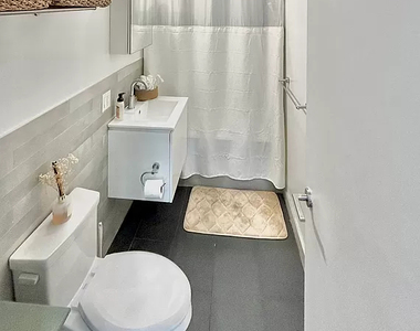 997 Jefferson Avenue - Photo Thumbnail 6