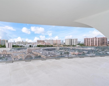 16901 Collins Ave - Photo Thumbnail 23