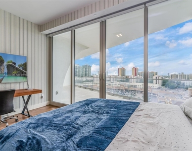 16901 Collins Ave - Photo Thumbnail 16