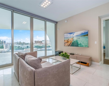 16901 Collins Ave - Photo Thumbnail 6