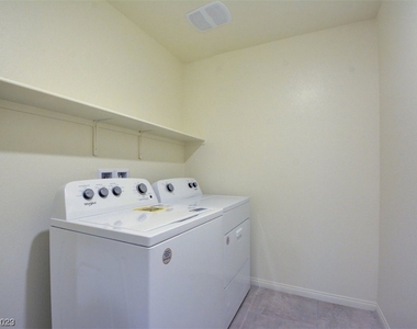 7906 W Agate Avenue - Photo Thumbnail 22