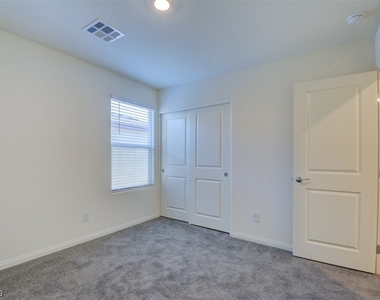 7906 W Agate Avenue - Photo Thumbnail 25