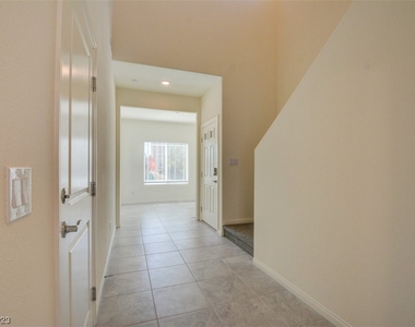 7906 W Agate Avenue - Photo Thumbnail 11