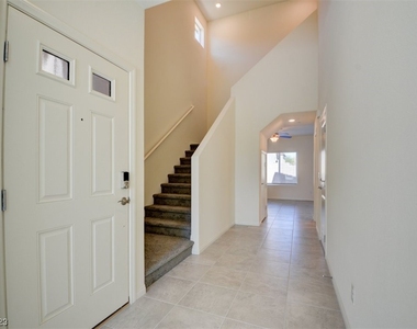 7906 W Agate Avenue - Photo Thumbnail 12