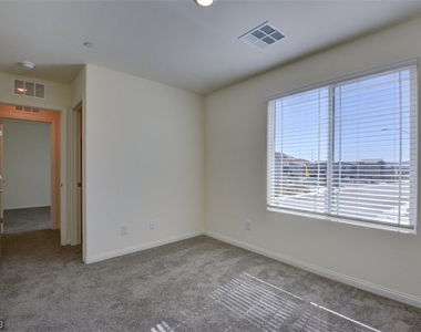 7906 W Agate Avenue - Photo Thumbnail 29