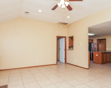 8209 Nw 83rd Place - Photo Thumbnail 4