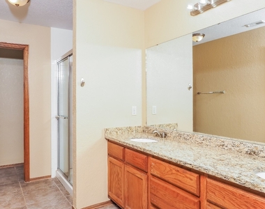 8209 Nw 83rd Place - Photo Thumbnail 9