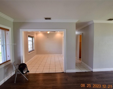 14960 Pierce St - Photo Thumbnail 10