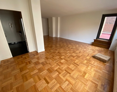 East 55th Street - Photo Thumbnail 7