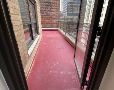 East 55th Street - Photo Thumbnail 8