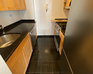 East 55th Street - Photo Thumbnail 3