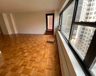 East 55th Street - Photo Thumbnail 2