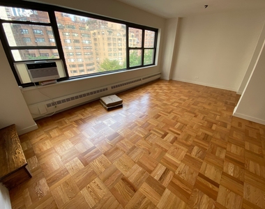 East 55th Street - Photo Thumbnail 1
