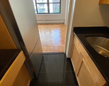 East 55th Street - Photo Thumbnail 4