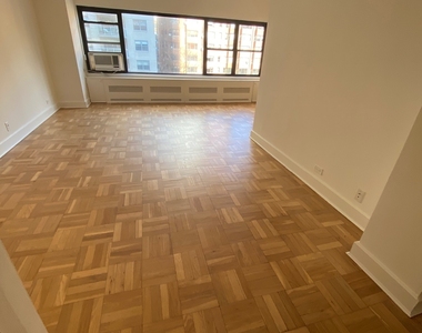 East 55th Street - Photo Thumbnail 0