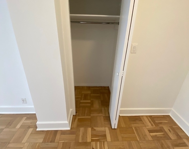 East 55th Street - Photo Thumbnail 9